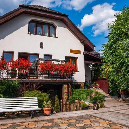 アパート Mit Terrasse, Garten Und Grill ミスワコビツェ